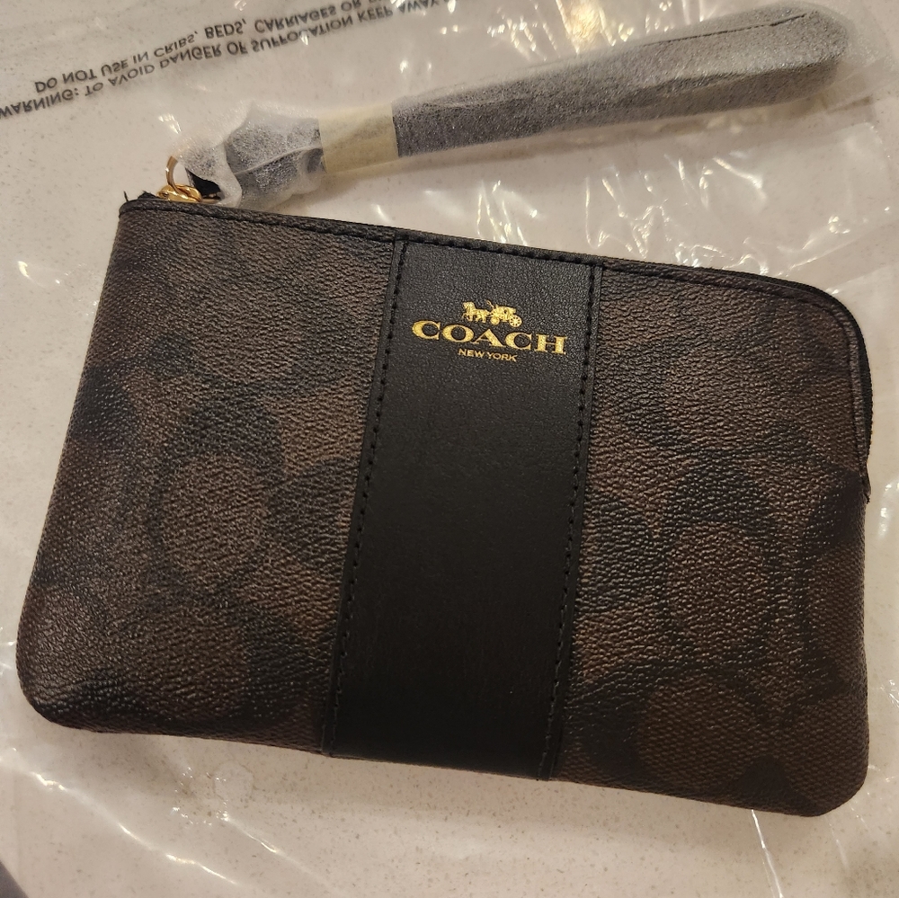 Authentic Coach Wristlet New in Bag